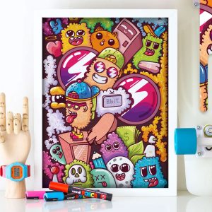 beyaz çerçeveli beyaz duvara dayanlı doodle görsel çalışması