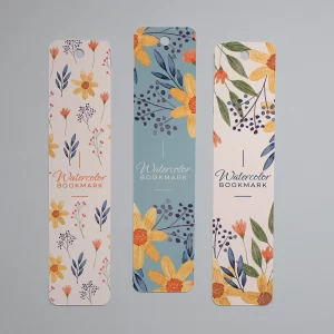 Gri zemin üzerinde çiçek yaprak desenli üç adet kitap ayracı