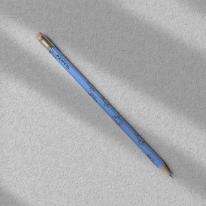 gri stuko duvar uzerinde kursun kalem